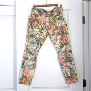Cropped flower jeans